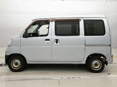 TOYOTA PIXIS VAN