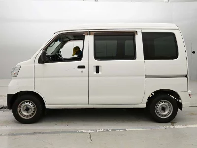 TOYOTA PIXIS VAN