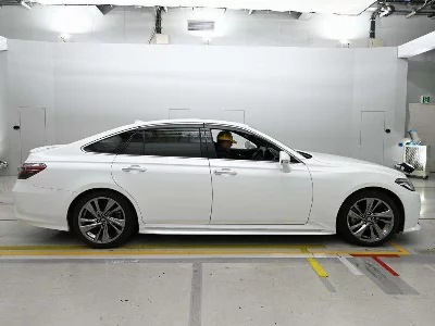 TOYOTA CROWN HYBRID