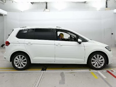 VOLKSWAGEN GOLF TOURAN