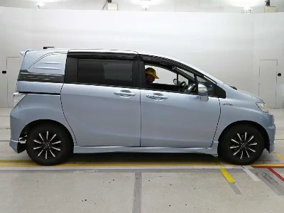 HONDA FREED SPIKE HYBRID
