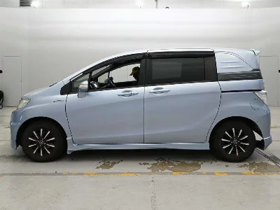 HONDA FREED SPIKE HYBRID