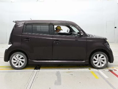 TOYOTA BB