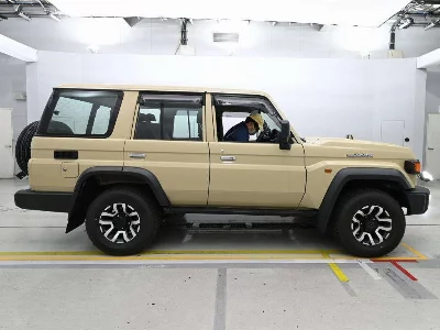 TOYOTA LAND CRUISER 70