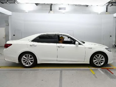 TOYOTA CROWN HYBRID