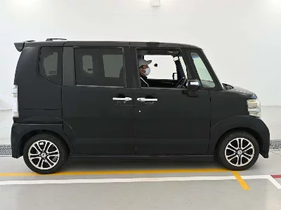 HONDA N BOX CUSTOM