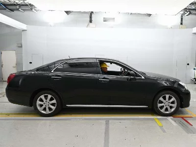 TOYOTA CROWN MAJESTA