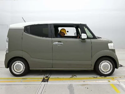 HONDA N-BOX SLASH
