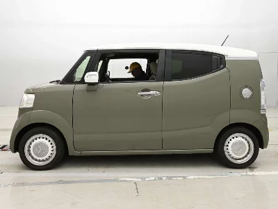 HONDA N-BOX SLASH