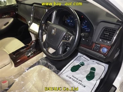 Toyota CROWN HYBRID