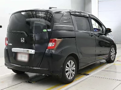 Honda FREED SPIKE