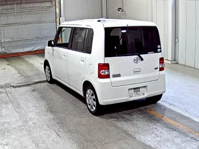 TOYOTA PIXIS SPACE