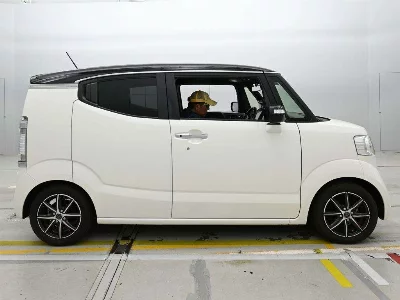 Honda N-Box Slash