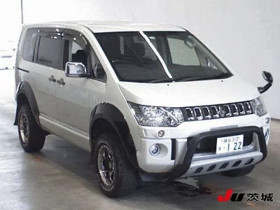 Mitsubishi Delica D:5