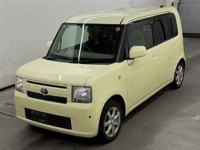 TOYOTA PIXIS SPACE