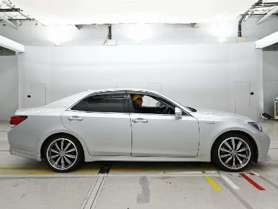 Toyota CROWN HYBRID