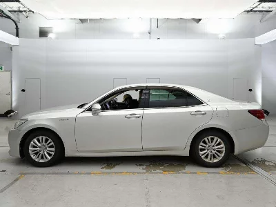 Toyota CROWN HYBRID