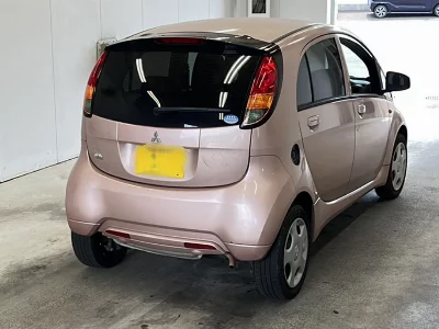 Mitsubishi i