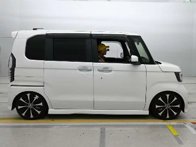 Honda N BOX CUSTOM