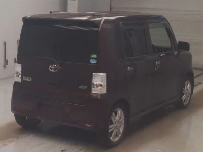TOYOTA PIXIS SPACE