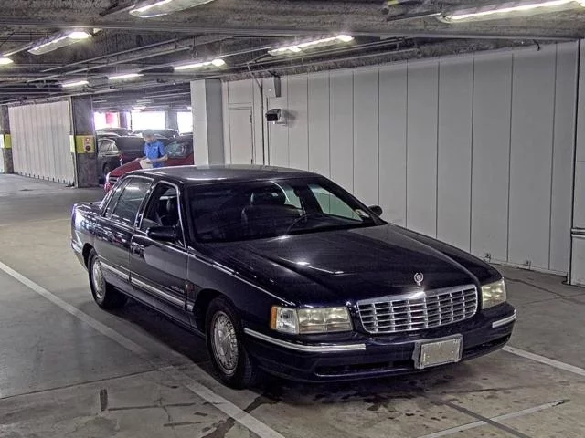 Cadillac CONCOURSE  с аукциона в Японии