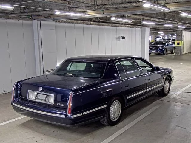 Cadillac CONCOURSE  с аукциона в Японии