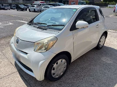 Toyota iQ