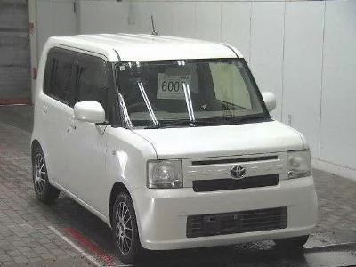 TOYOTA PIXIS SPACE