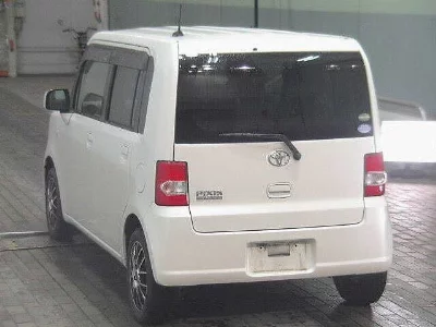 TOYOTA PIXIS SPACE