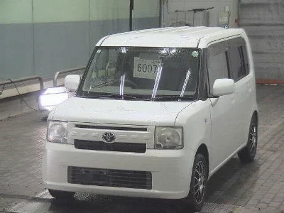 TOYOTA PIXIS SPACE