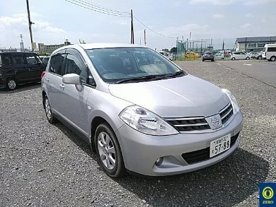 NISSAN TIIDA
