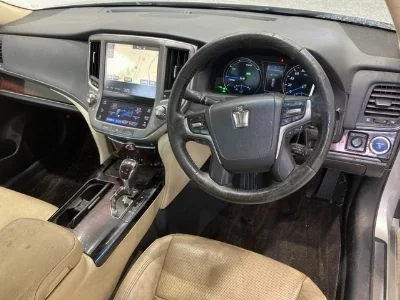 Toyota CROWN HYBRID