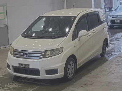 Honda FREED SPIKE