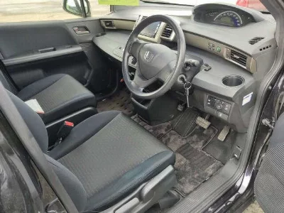 Honda FREED SPIKE