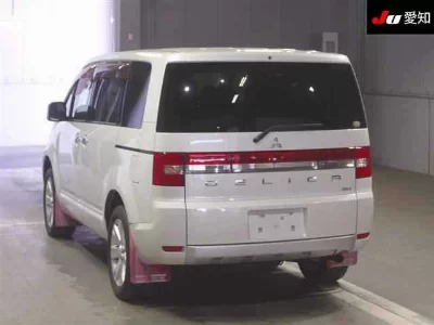 Mitsubishi Delica D:5