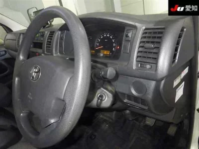 Toyota HiAce Commuter