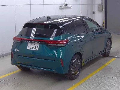 Nissan Aura