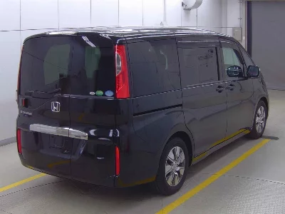 Nissan Aura
