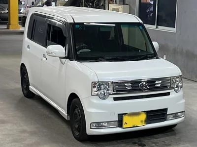 TOYOTA PIXIS SPACE
