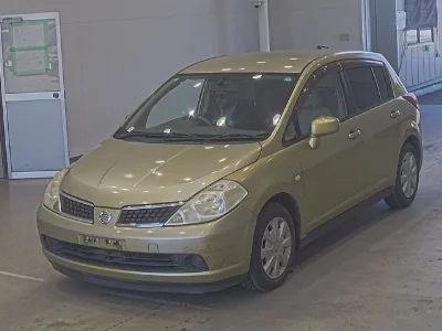 NISSAN TIIDA