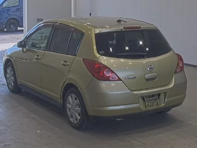 NISSAN TIIDA