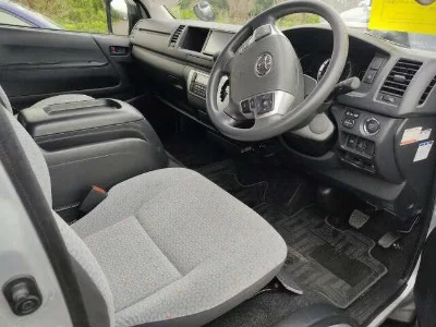 Toyota HiAce Commuter