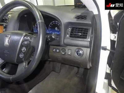 Toyota CROWN HYBRID