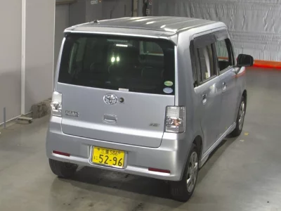 TOYOTA PIXIS SPACE