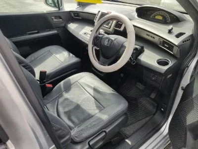 Honda Freed Spike