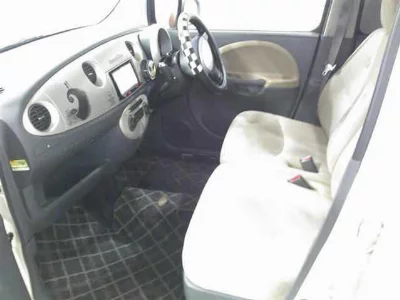 DAIHATSU MOVE LATTE