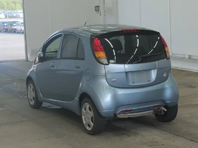 Mitsubishi i