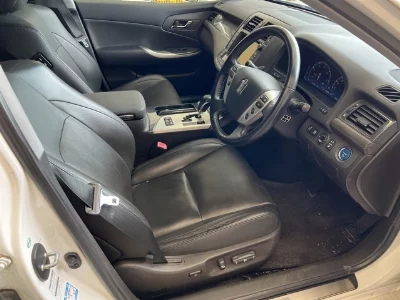 Toyota CROWN HYBRID