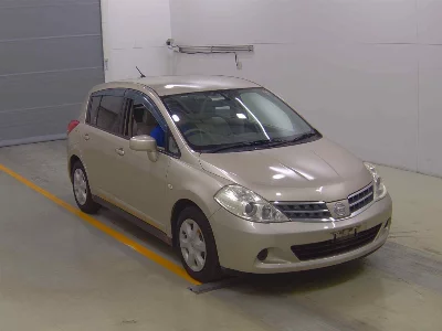 NISSAN TIIDA