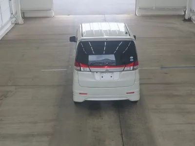 Mitsubishi Delica D:2